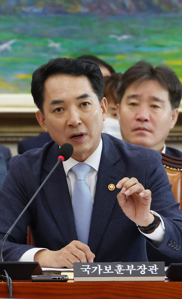  박민식 국가보훈부 장관이 6일 국회에서 열린 정무위원회에 출석, 의원 질의에 답하고 있다(연합뉴스)