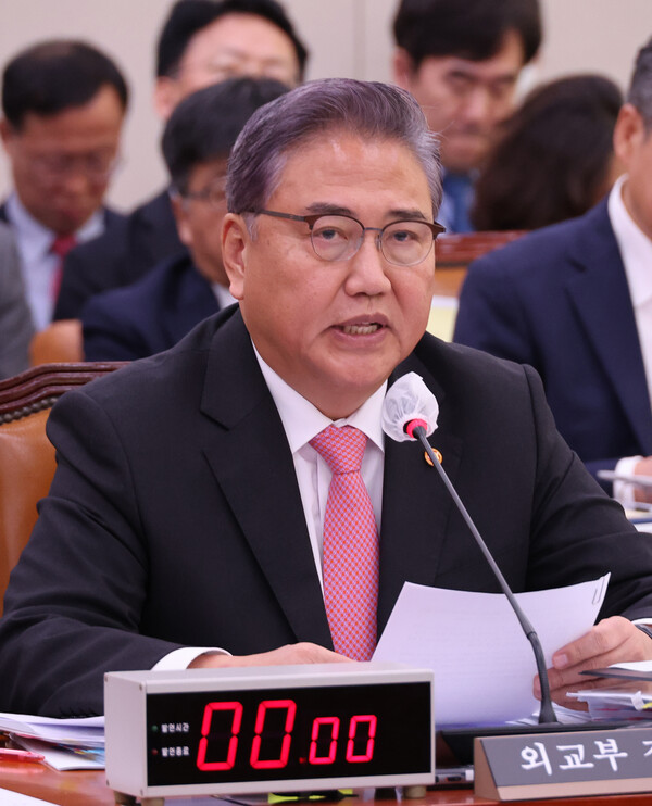 박진 외교부 장관이 10일 국회 외교통일위원회 국정감사에서 답변하고 있다(연합뉴스)