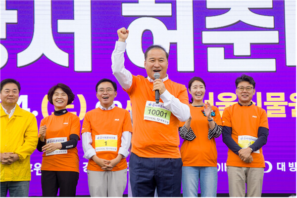 ▲ 서울 강서구 ‘2023 허준마라톤 대회’에서 발언하는 최동철 의장 (사진=의회 제공)