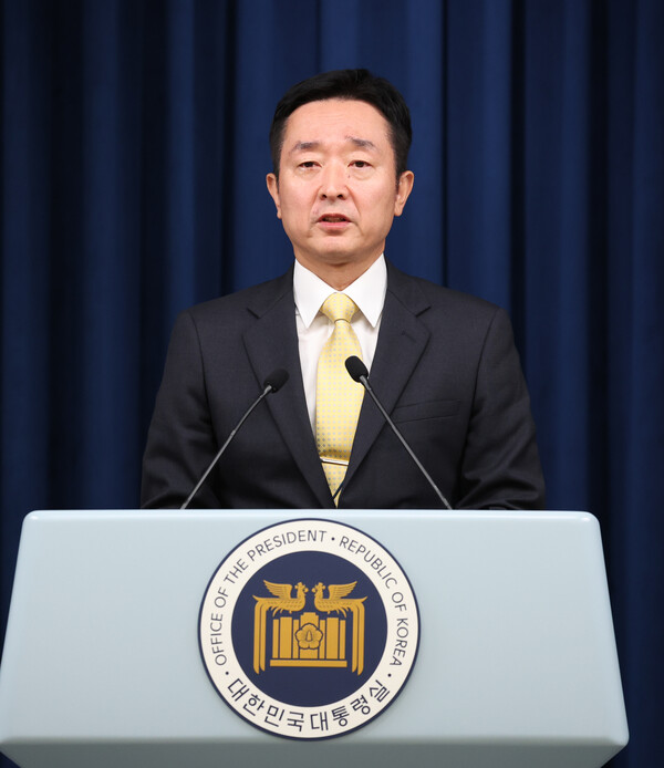 윤석열 대통령이 19일 충북 청주 충북대학교 개신문화관에서 열린 생명과 지역을 살리는 필수의료혁신 전략회의에서 발언하고 있다(연합뉴스)