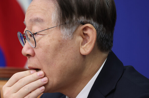 더불어민주당 이재명 대표가 23일 국회에서 열린 최고위원회의에서 생각에 잠긴 듯한 표정을 짓고 있다(연합뉴스)