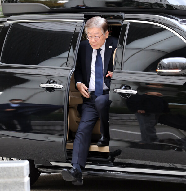 ▲ 더불어민주당 이재명 대표가 3일 오후 서울중앙지방법원에서 열린 '대장동 배임·성남FC 뇌물' 관련 1심 4회 공판에 출석하고 있다. (사진제공=연합뉴스)