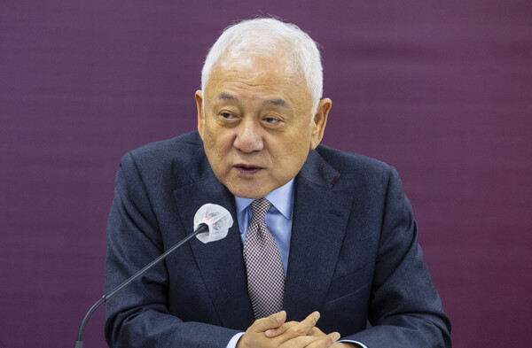  김한길 국민통합위원회 위원장이 3일 오전 서울 종로구 정부서울청사에서 열린 국민통합위원회 이주민 자치 참여 제고 특별위원회 출범식에 참석해 인사말을 하고 있다(연합뉴스)