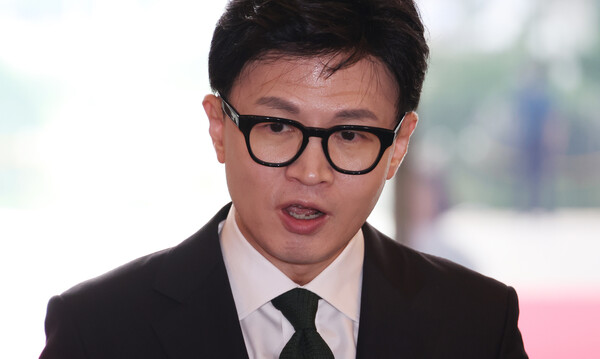 한동훈 법무부 장관이 9월 18일 국회에서 본회의 출석을 위해 입장하던 중 기자들의 질문에 답하고 있다(이미지-연합뉴스)