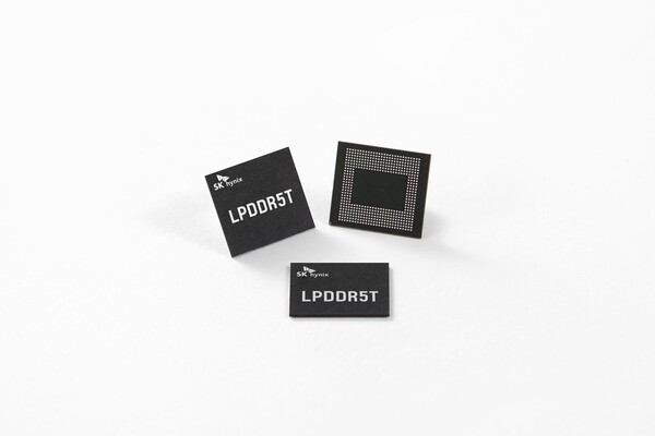 SK하이닉스 LPDDR5T D램 [사진제공=연합뉴스]
