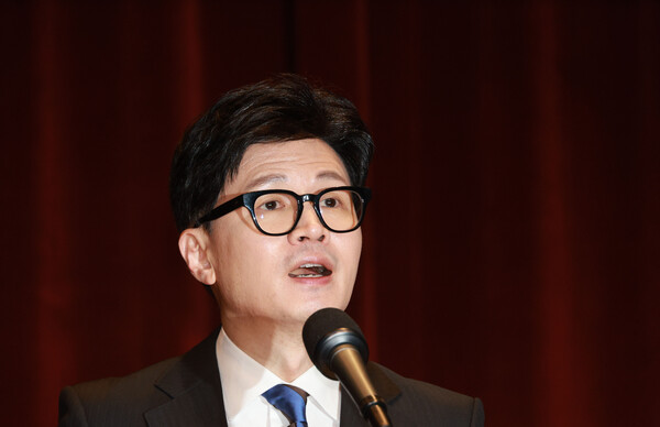 한동훈 법무부 장관이 21일 오후 과천 법무부 청사에서 열린 이임식에서 이임사를 하고 있다(연합뉴스)