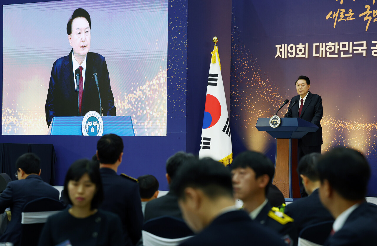 윤석열 대통령이 26일 세종시 세종컨벤션센터에서 열린 제9회 대한민국 공무원상 시상식에서 발언하고 있다.
