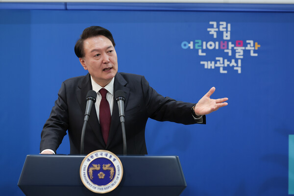 윤석열 대통령이 26일 세종시 국립박물관단지에서 열린 국립어린이박물관 개관식에서 축사를 하고 있다(연합뉴스)