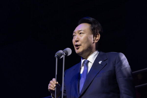 윤석열 대통령이 19일 강원 강릉시 강릉스피드스케이팅 경기장에서 열린 강원동계청소년올림픽 개회식에서 개회선언을 하고 있다(연합뉴스)