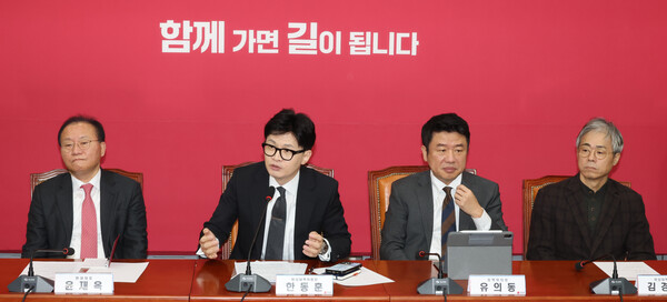 국민의힘 한동훈 비상대책위원장이 22일 국회에서 비대위 회의를 하고 있다./사진제공=연합뉴스