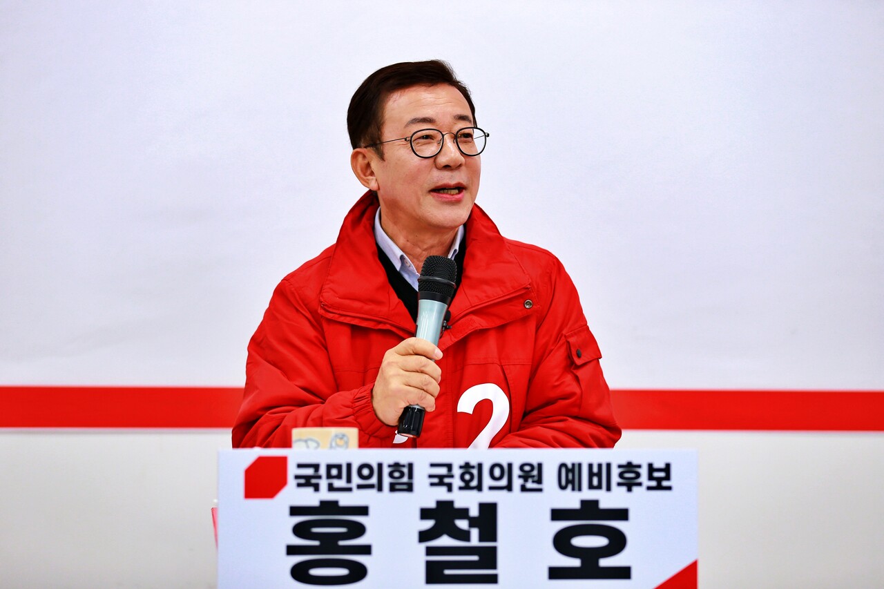 홍철호 국민의힘 김포시을 예비후보가 22일 기자회견을 열고 제22대 국회의원 총선거 출마를 선언하고 있다.