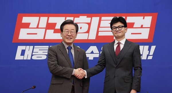 (우측부터) 한동훈 국민의힘 비상대책위원장과 이재명 더불어민주당 대표./사진제공=연합뉴스