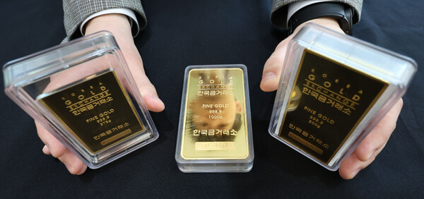 ▲ 서울 종로구 한국금거래소에 골드바가 전시돼 있다. (사진제공=연합뉴스)