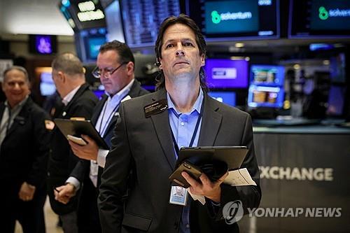 ▲ 미국 뉴욕증권거래소(NYSE)의 트레이더들 (사진제공=연합뉴스)