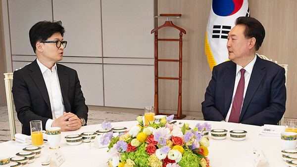 尹 대통령 '<b>오찬</b>' 거절한 韓, '비대위' 만찬 알려지며 與 '술렁'‥불필요...