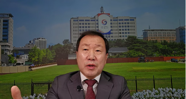 최병묵 전 월간조선 편집장이 29일 자신의 유튜브방송을 통해 영수회담의 의의에 대해 설명하는 모습(이미지-유튜브채널 '최병묵의 팩트')