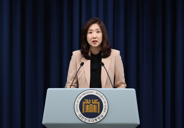 김수경 대통령실 대변인이 6일 서울 용산 대통령실 청사에서 오는 9일 예정된 윤석열 대통령의 취임 2주년 기자회견에 대해 발표하고 있다(연합뉴스)