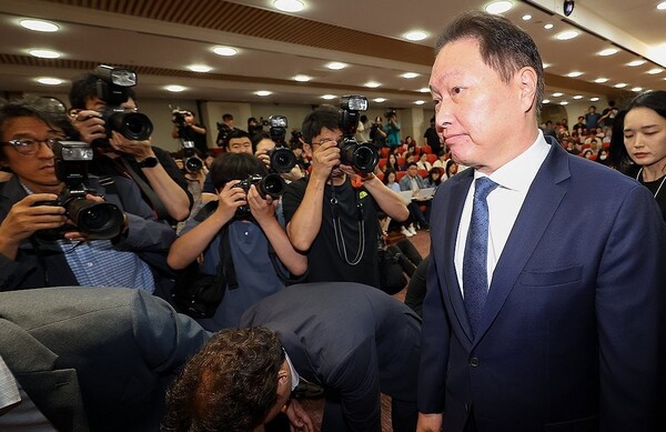 기자회견장 나서는 최태원 SK그룹 회장 [사진제공=연합뉴스]