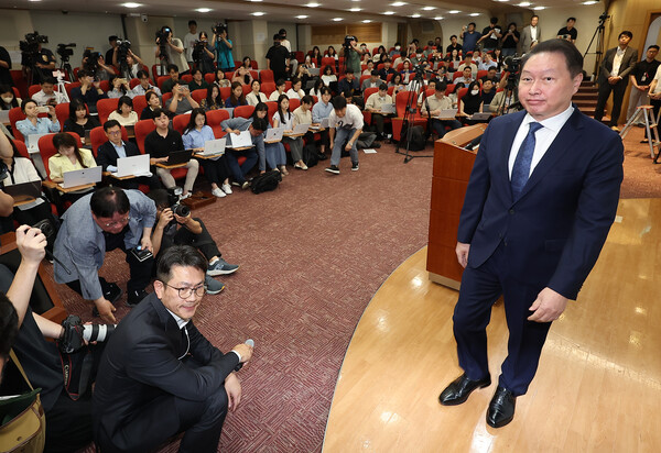 기자회견장 나서는 최태원 SK그룹 회장 [사진제공=연합뉴스]