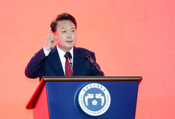  윤석열 대통령이 23일 오후 경기 고양시 킨텍스에서 열린 국민의힘 제4차 전당대회에서 축사를 하고 있다(연합뉴스)