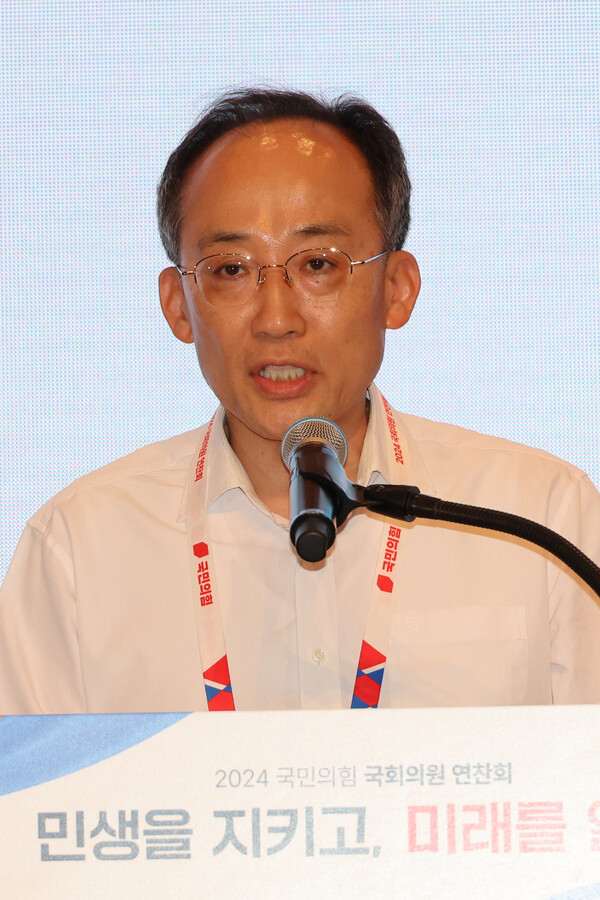 국민의힘 추경호 원내대표가 29일 오후 인천 영종도 인천국제공항공사 인재개발원에서 열린 국회의원 연찬회에서 개회사를 하고 있다(연합뉴스)