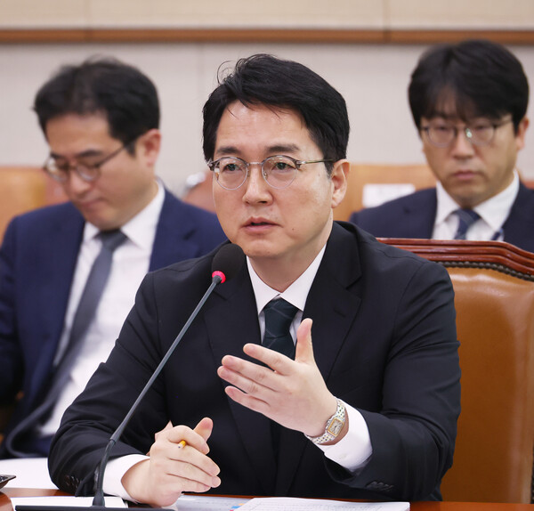 심우정 검찰총장 후보자가 3일 국회 법제사법위원회에서 열린 인사청문회에서 의원 질의에 답하고 있다(연합뉴스)