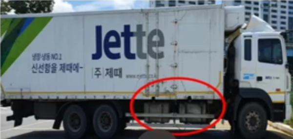 제때와 화물운송계약을 체결한 화물차량이 400L 옹량의 연료통을 2개 장착하고 있다.