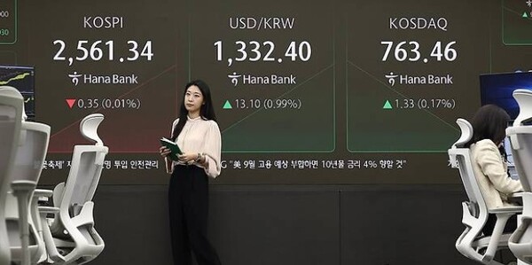 ▲서울 중구 하나은행 본점 딜링룸 (서울=연합뉴스)