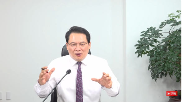 김혜경씨 수행비서 배씨 발언에 대해 본인의 견해를 밝히는 강신업 변호사(이미지-유튜브 채널 강신업 TV캡쳐)