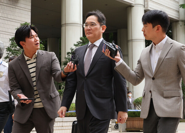 2심 공판 출석하는 이재용 삼성전자 회장 [사진제공=연합뉴스]
