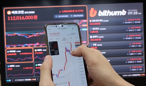 ▲ 11일 빗썸라운지 서울 강남점 실시간 거래 현황판 모습 (사진제공=연합뉴스)