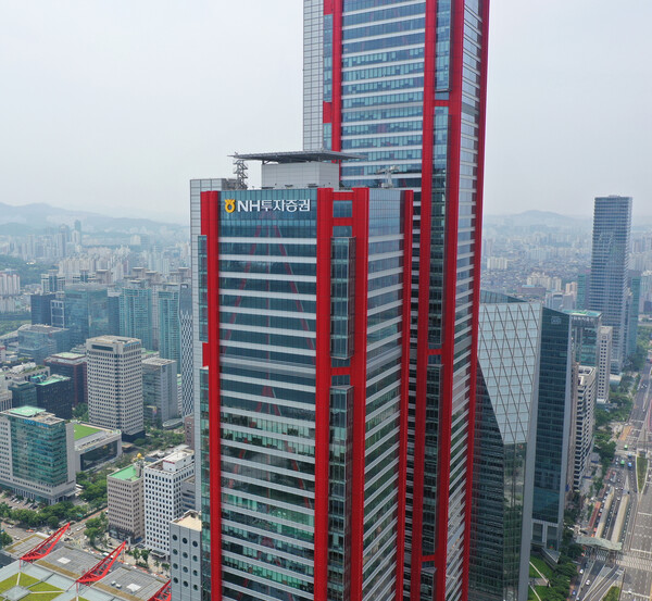 NH투자증권 본사 여의도 파크원 전경.