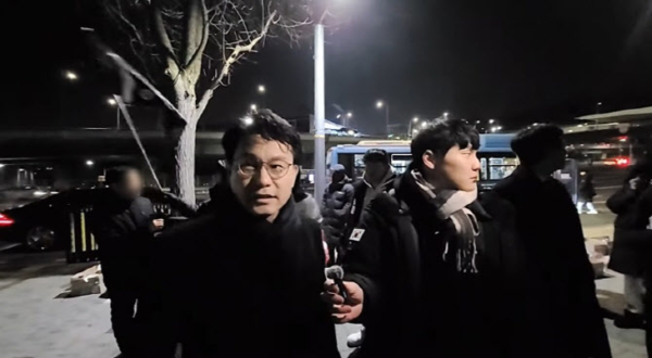 국민의힘 윤상현 의원이 한남동 관저 근처에 방문한 모습(이미지-신남성연대)