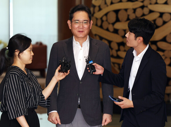 인도서 귀국한 이재용 삼성전자 회장 [사진제공=연합뉴스]