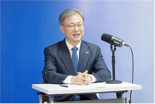 ▲ 20일(월), 민주당 서울시당 오픈 스튜디오에서 토론 중인 장인홍 후보가 24일(금)에 민주당 최고위원회에서 오는 4·2 서울 구로구청장 보궐선거 더불어민주당 후보로 공식 의결 및 확정 되었다. (사진=더불어민주당 서울특별시당 제공)