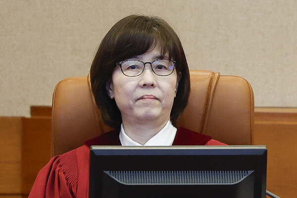  윤석열 대통령의 탄핵심판 2차 변론기일인 16일 서울 종로구 헌법재판소에서 이미선 헌법재판관이 심판정에 앉아 있다(연합뉴스)