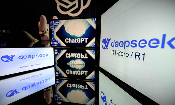 29일(현지시간) 프랑스 툴루즈에서 선보인 중국의 대형언어모델(LLM) 인공지능(AI) 딥시크(DeepSeek)의 로고 모습. 딥시크 측은 오픈AI나 메타 등의 최신 AI모델에 비해 훨씬 더 적은 개발 비용을 투자해 AI챗봇을 만든 것으로 알려졌다(툴루즈=AFP연합뉴스)