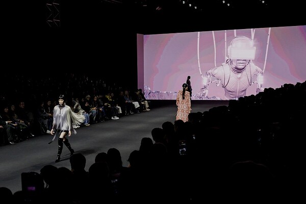 2025FW 서울패션위크 두칸 패션쇼...'기억 재구축' 테마로 개최 - 뉴스 썸네일 이미지