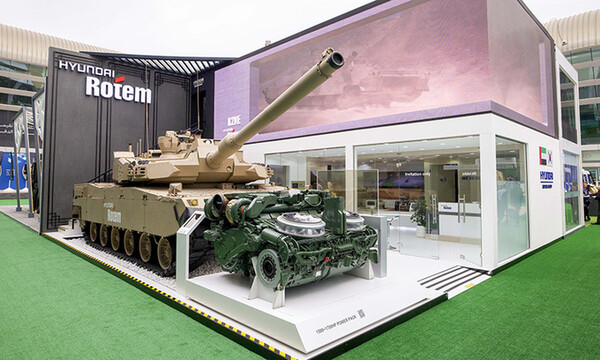  IDEX 2025에 꾸려진 현대로템 전시관.