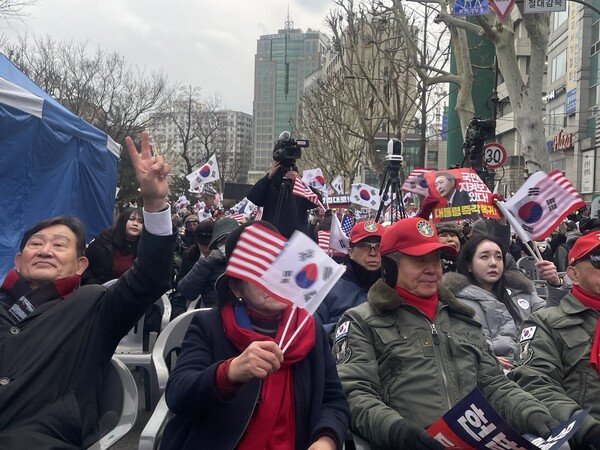 지난 25일 헌법재판소 앞에는 '윤석열 대통령 탄핵 반대'를 외치는 시민들이 가득 모였다. [대국본]