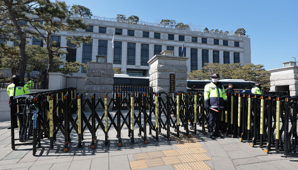 오는 27일 헌법재판소는 최상목 대통령 권한대행 부총리 겸 기획재정부 장관이 마은혁 헌법재판소 재판관 후보자를 임명하지 않은 것이 위헌인지 여부에 대한 권한쟁의심판 사건을 선고한다(연합뉴스)