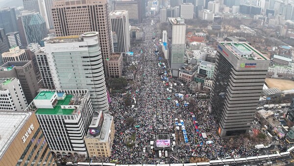 대국본이 주최한  3월 1일 '윤석열 대통령 직무 복귀'와 '헌법재판소 정치적 편향성 규탄' 행사는 광화문 광장부터 서울역 일대까지 500여만 명의 시민이 참여했다. [대국본]