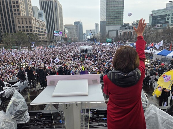 연단에 오른 국민의힘 나경원 의원 [대국본]