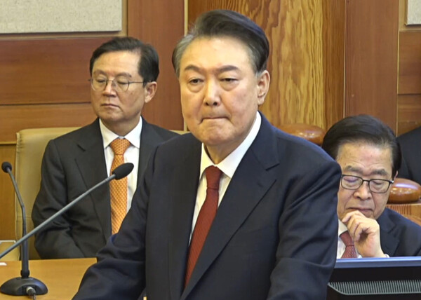 윤석열 대통령이 25일 서울 종로구 헌법재판소에서 열린 윤 대통령 탄핵심판 11차 변론에서 최종 의견 진술을 하고 있다(연합뉴스)