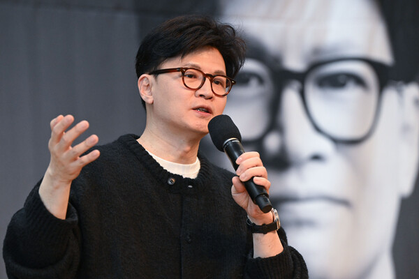 국민의힘 한동훈 전 대표가 5일 서울 마포구 청년문화공간JU에서 열린 저서 '국민이 먼저입니다' 북콘서트에서 발언하고 있다. [연합뉴스]