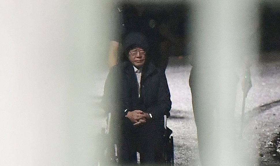 2023년 9월 27일 서울중앙지법이 더불어민주당 이재명 대표에 대한 구속 전 피의자 심문 뒤 검찰이 청구한 구속영장을 기각했다. 더불어민주당 이재명 대표가 27일 경기 의왕 서울구치소를 나서고 있다.