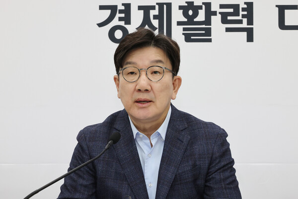 국민의힘 권성동 원내대표가 23일 국회에서 열린 기자간담회에서 발언하고 있다(연합뉴스)