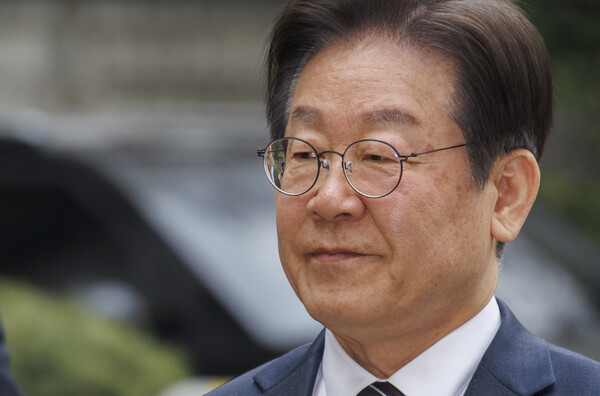 더불어민주당 이재명 대표가 25일 서울 서초구 서울중앙지법에서 열린 '대장동·위례·백현동·성남FC 사건' 1심 공판에 출석하고 있다.(연합뉴스)
