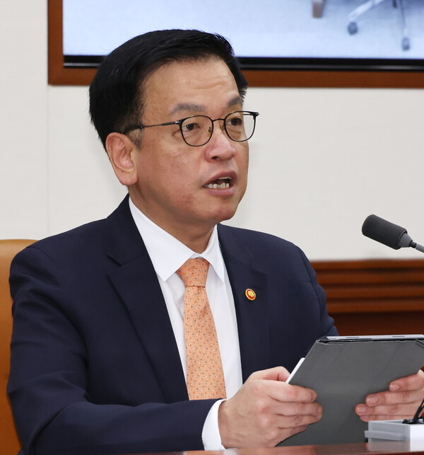 최상목 부총리 겸 기획재정부 장관이 2일 서울 종로구 정부서울청사에서 열린 경제관계장관회의에서 발언하고 있다(연합뉴스)