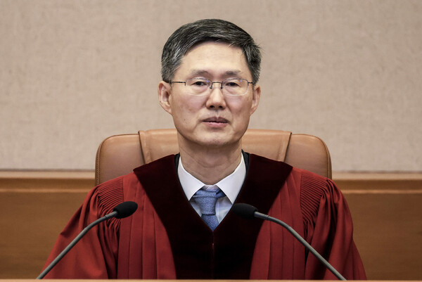 문형배 헌법재판소장 권한대행이 27일 서울 종로구 헌법재판소에서 열린 3월 헌법소원 심판 등 일반 사건 선고에 입장해 있다 [사진=연합뉴스]